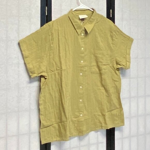 Universal Thread Short Cuff Sleeve Collared Button Front Light Shirt Olive NWT - Picture 3 of 9